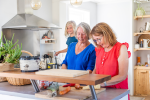Mensen-in-keuken-met-growkit.png