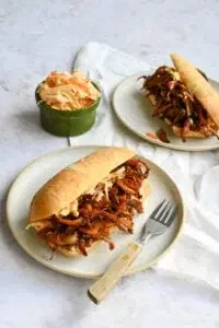 Broodje pulled oesterzwam (pulled pork van oesterzwam)